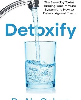 DETOXIFY : THE EVERYDAY TOXINS HARMING YOUR IMMUNE SYSTEM AND HOW TO DEFEND AGAINST THEM PB